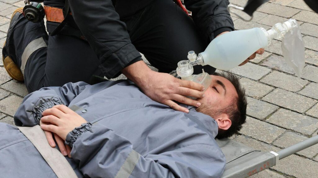 bystander cardiac emergency response, save lives sudden cardiac arrest, importance of CPR, AED use training, emergency response training, cardiac arrest survival tips, bystander CPR training programs, rapid response life saving, community CPR certification, cardiac emergency preparedness