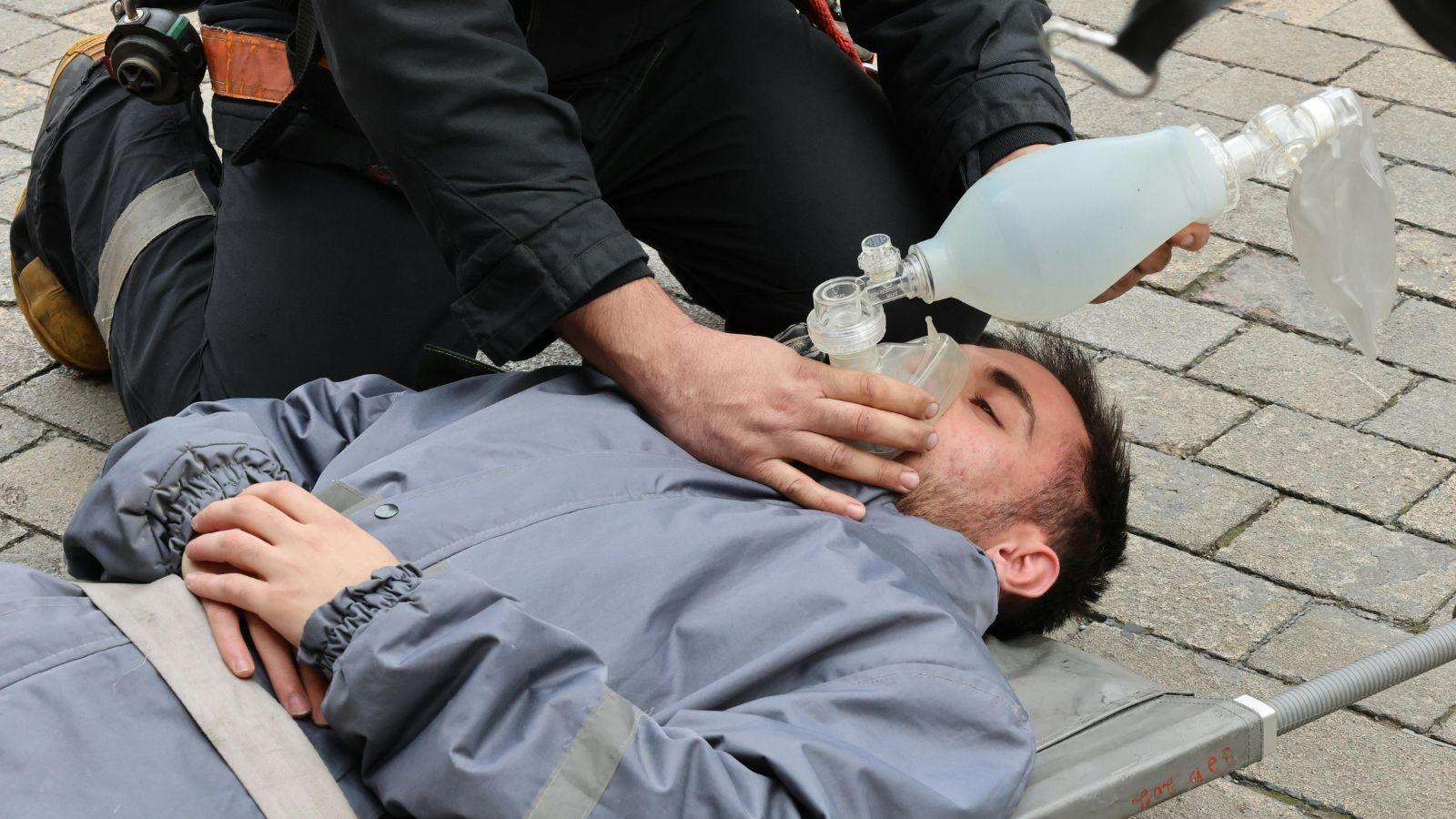 bystander cardiac emergency response, save lives sudden cardiac arrest, importance of CPR, AED use training, emergency response training, cardiac arrest survival tips, bystander CPR training programs, rapid response life saving, community CPR certification, cardiac emergency preparedness